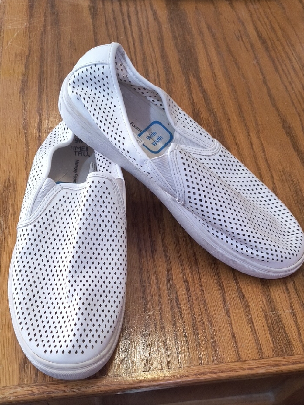 Men's Time and Tru White Perforated Slip-On Loafers 9W
